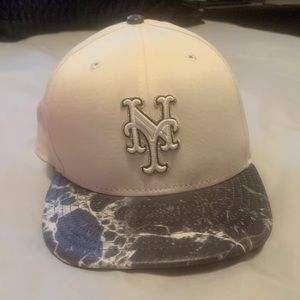 METS 🧢 SNAP BACK baseball hat | PERFECT CONDITION | MARBLE gray and white rim
